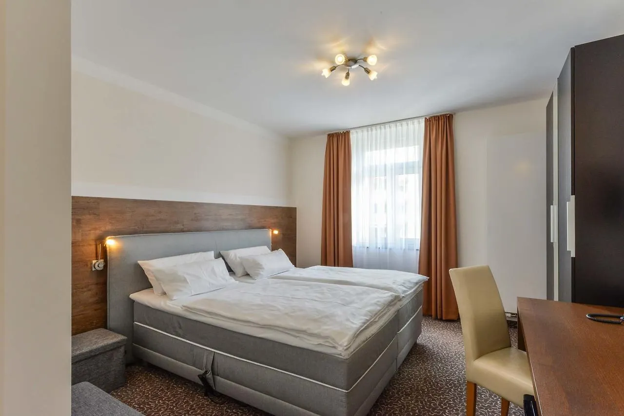 Hotel Primavera Parco Fuerth 3*,